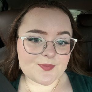 Meet your Posher, Claire